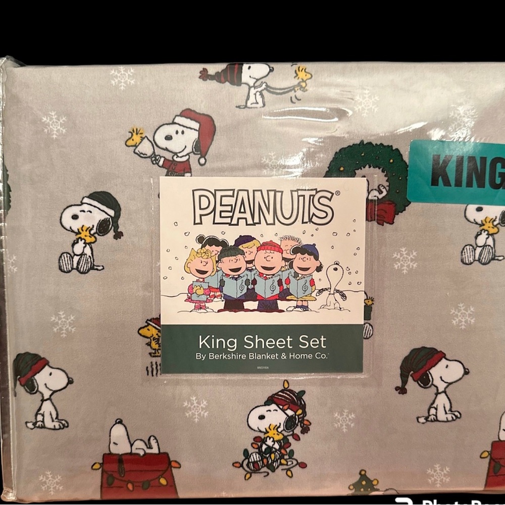 PEANUTS Snoopy Woodstock Christmas KING SHEETS SET Santa Hat Wreath Lights Tree
